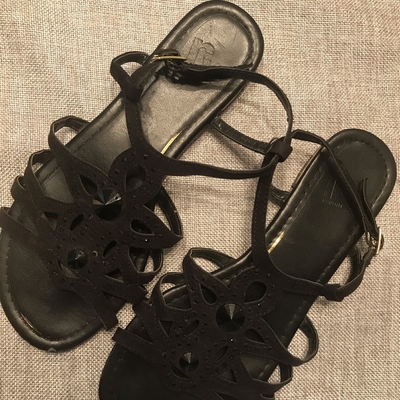 Sandles - Picture 1 of 4